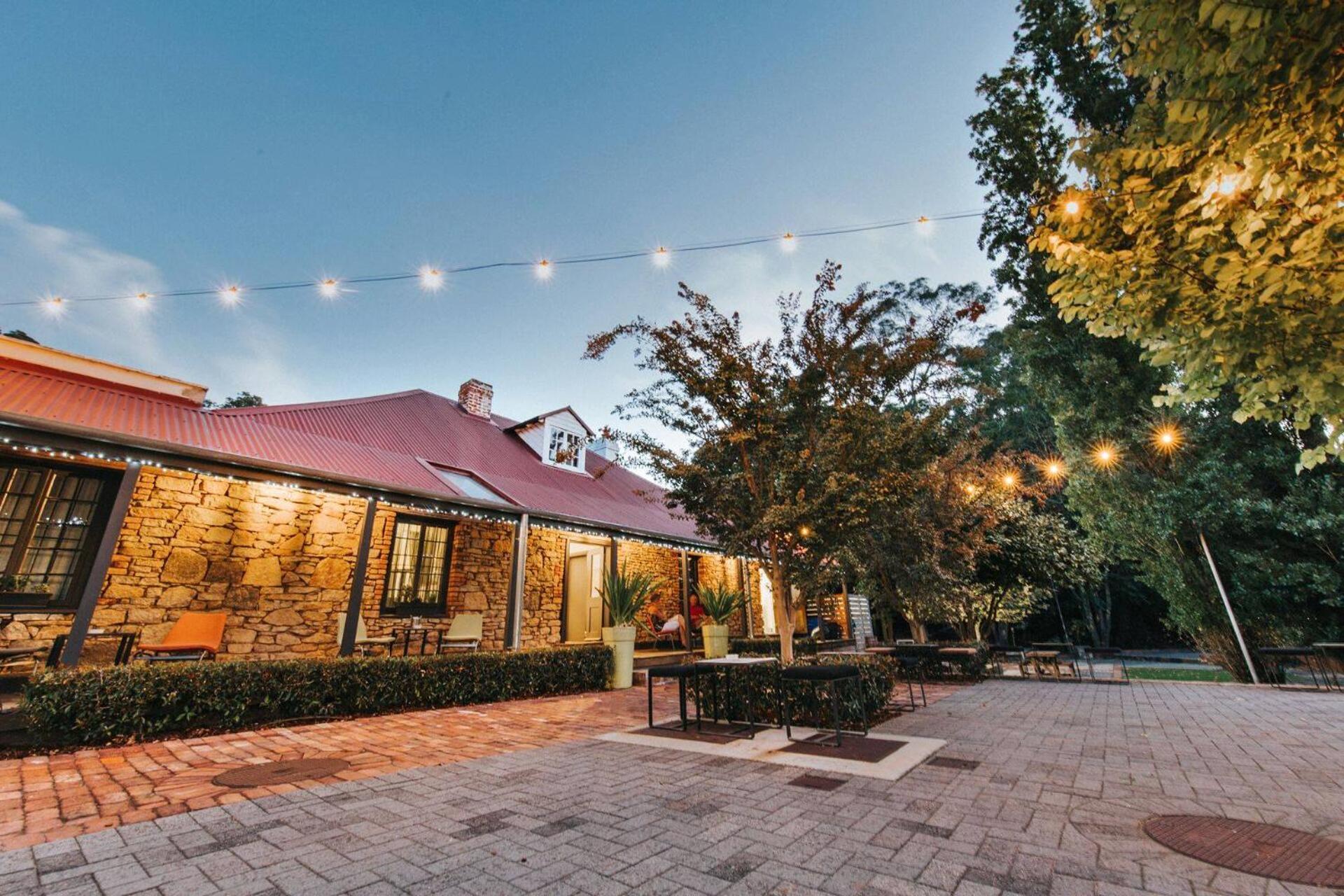 Mahogany Inn And Distillery Mahogany Creek Exterior photo