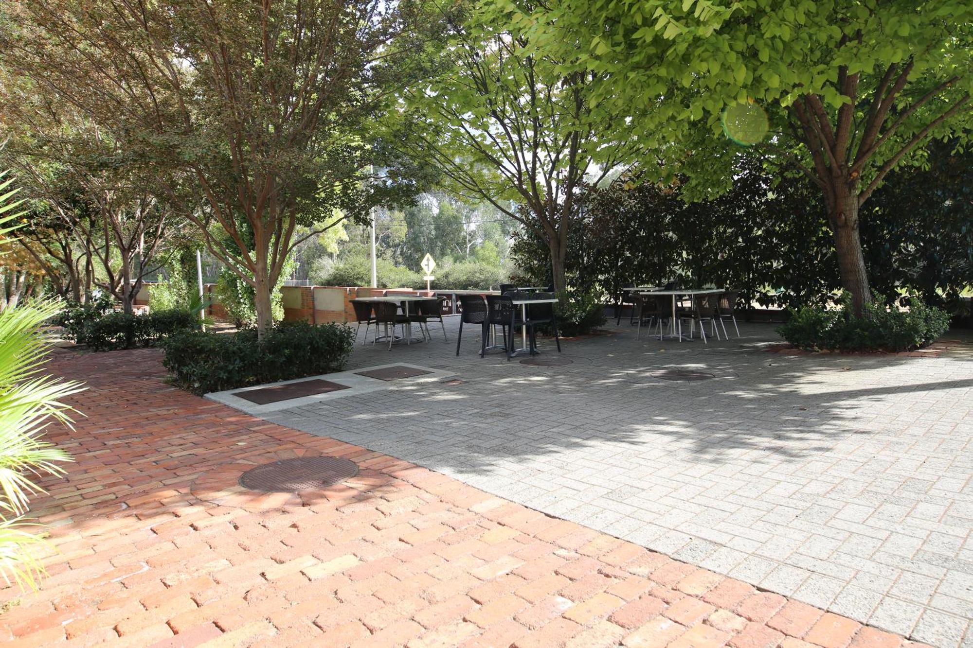 Mahogany Inn And Distillery Mahogany Creek Exterior photo